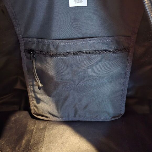 Nike Utility Sportswear Gym Beach Travel Duffel Tote Bag PB0362-010 28 In wide - Picture 7 of 7